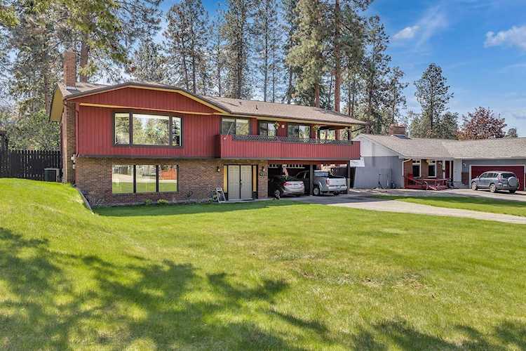 655 Barnaby Road Kelowna, BC V1W4N8