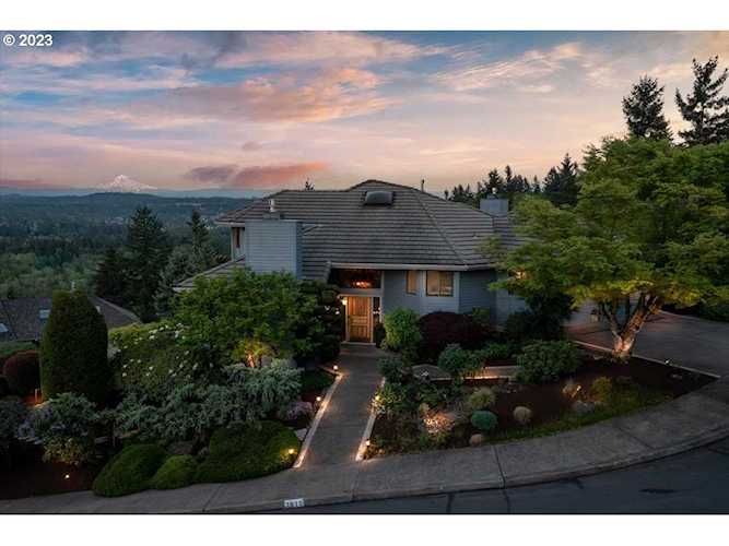 2910 Crestwood CT West Linn, OR 97068
