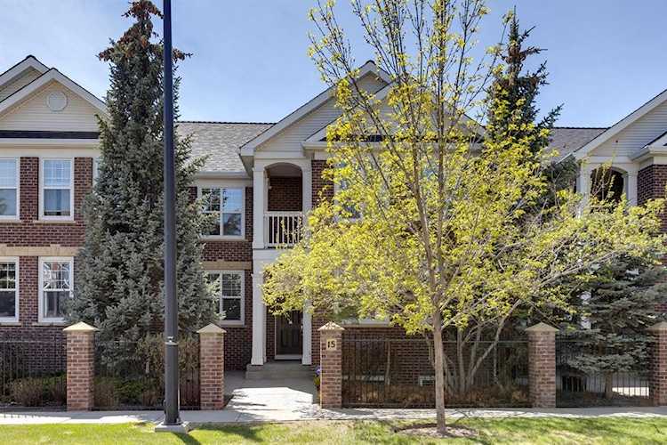 10 St Julien Dr SW #15 Calgary, AB T2T 6E2