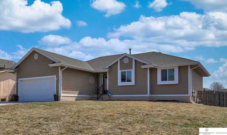 1805 Yorktown St Bellevue, NE 68123 | MLS 22306302 Photo 1