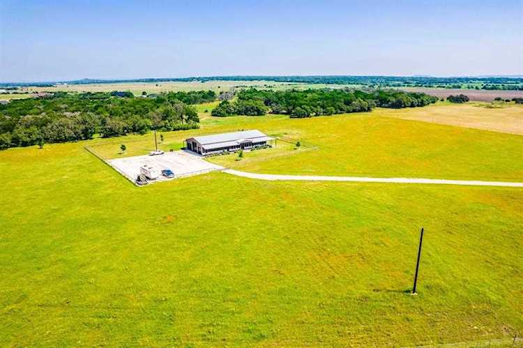205 Cutting Horse LN Florence, TX 76527