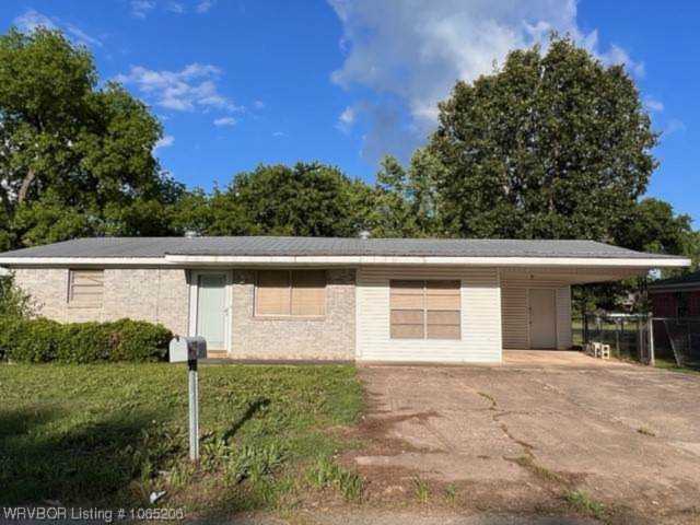 210 N Alaska St Spiro, OK 74959