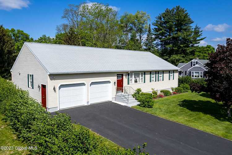 6 School Rd Voorheesville, NY 12186