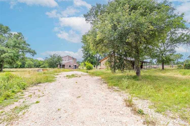 227 Oak Forest DR Cedar Creek, TX 78612
