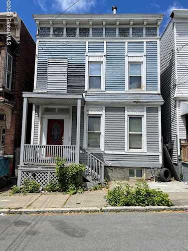 393 9th St Troy, NY 12180