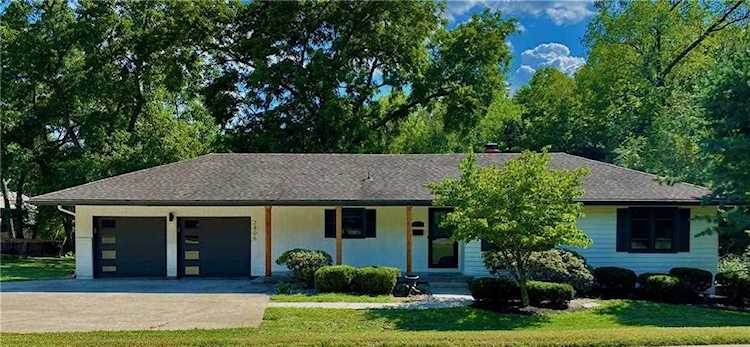 2805 W 83rd St Leawood, KS 66206 | MLS 2435273 Photo 1