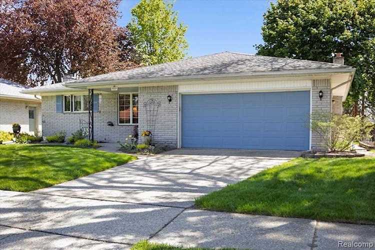 14928 Knolson St Livonia, MI 48154 home for sale, MLS#20230037877 | Dwellings Michigan Real Estate Photo 1