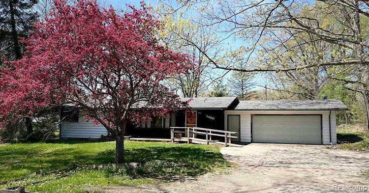 1480 N Rochester Oakland, MI 48363