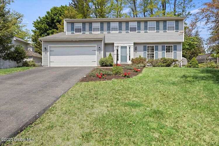 32 Mallard Rd Glenmont, NY 12077