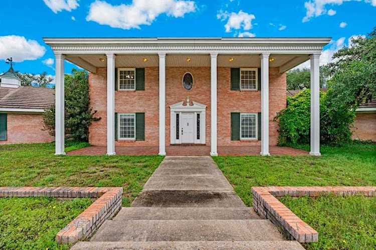 1901 Mt Vernon Seguin, TX 78155