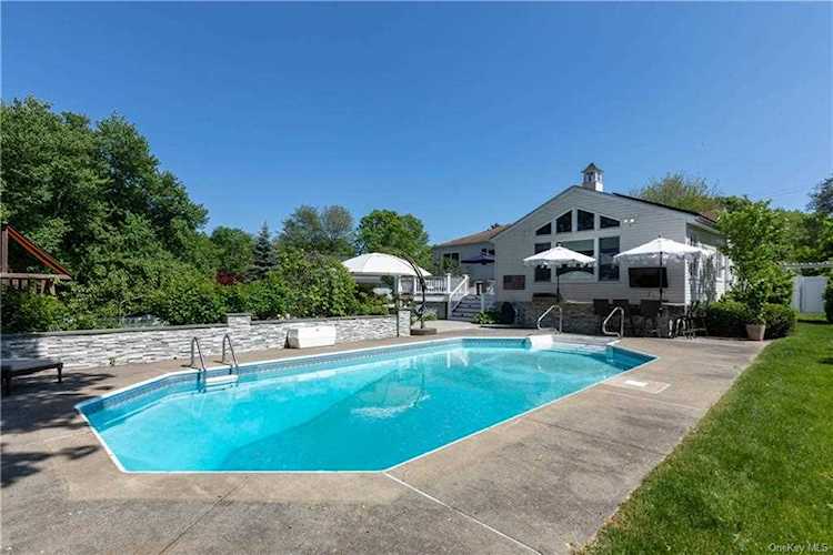 41 Hemlock Rd Briarcliff Manor, NY 10510