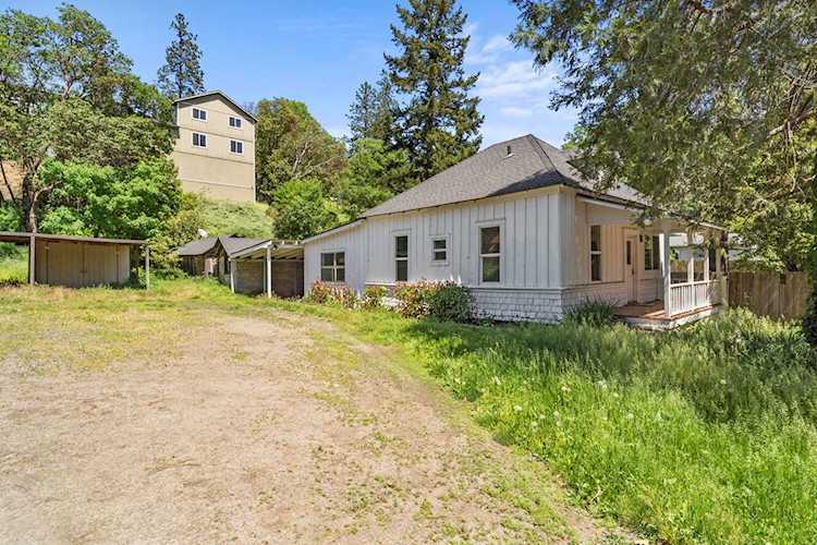 1183 N Fourth Ave Gold Hill, OR 97525