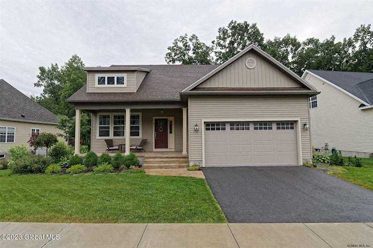 8 Pamela Ln Saratoga Springs, NY 12866