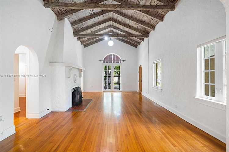 909 Roderigo Ave Coral Gables, FL 33134