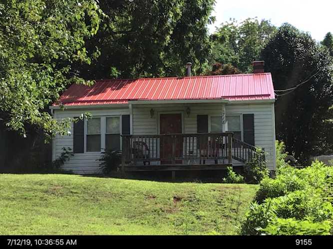 718 Goodwin, Salem, VA 24153 | MLS 898408 Photo 1