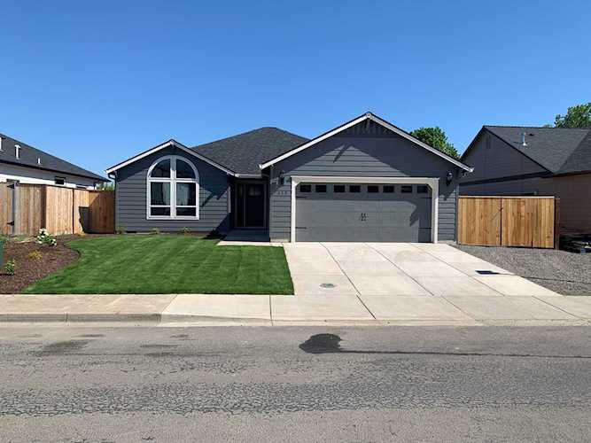259 Samuel Lane Loop Rd Phoenix, OR 97535