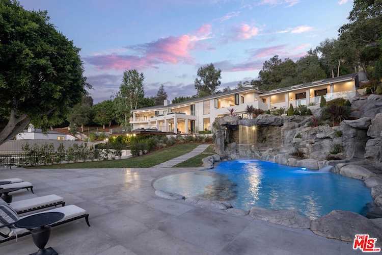 9694 Oak Pass Rd Beverly Hills, CA 90210