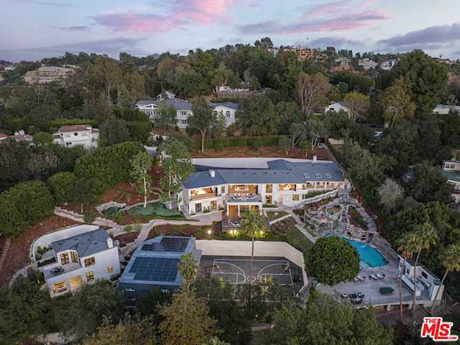 9694 Oak Pass Rd Beverly Hills, CA 90210