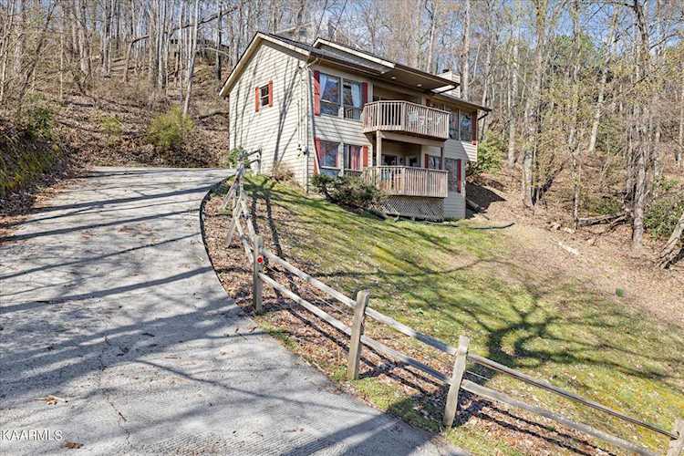 1676 Zurich Rd Gatlinburg, TN 37738