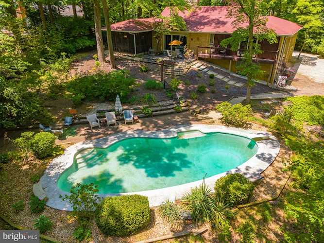 1231 Balfour Dr Arnold, MD 21012