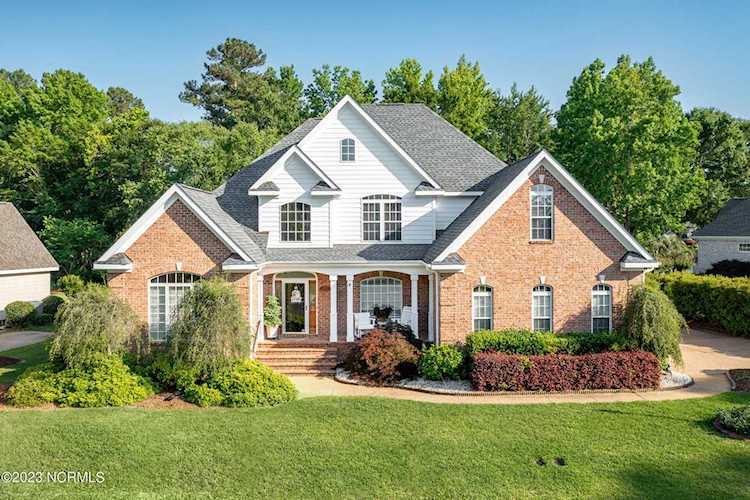1633 Grandiflora Dr Leland, NC in Magnolia Greens. Beautiful designed all brick custom-built home overlooking the 3rd green of Magnolia Greens golf... Photo 1