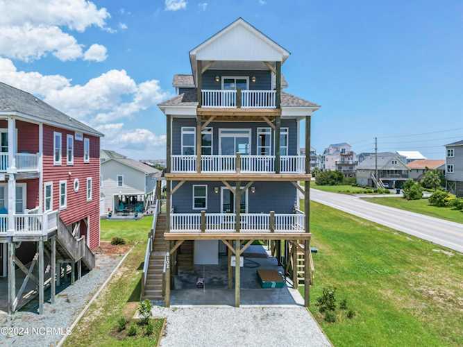 8102 6th Avenue North Topsail Beach, NC 28460