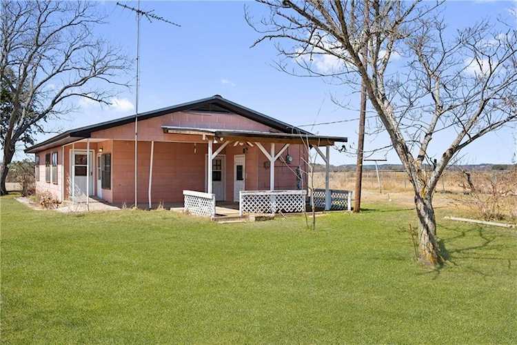5692 Ranch Road 1623 RNCH Blanco, TX 78606