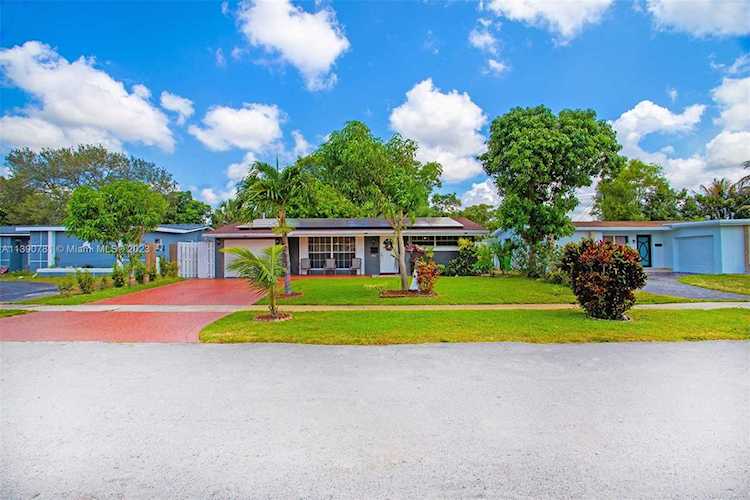 6461 NW 28th St Sunrise, FL 33313