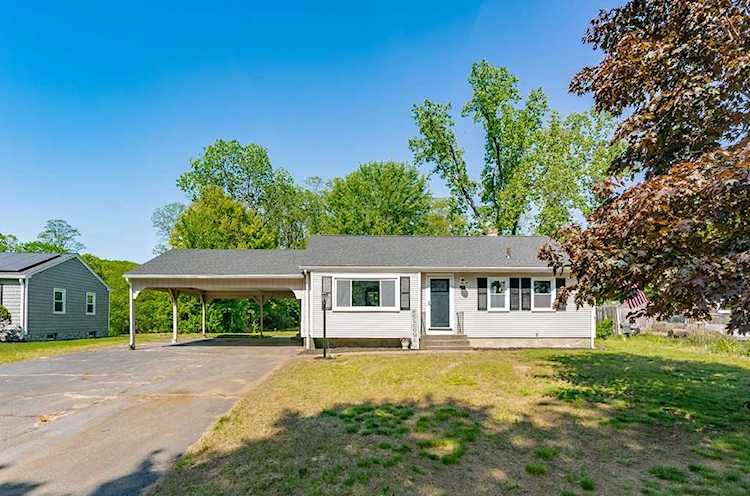 11 Pineywood Rd Southwick, Ma 01077 