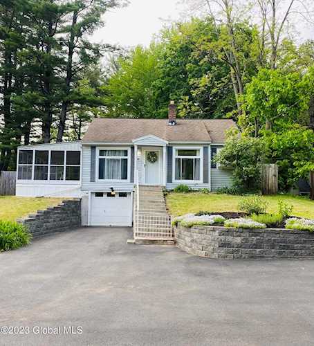 88 Willow St Guilderland, NY 12084