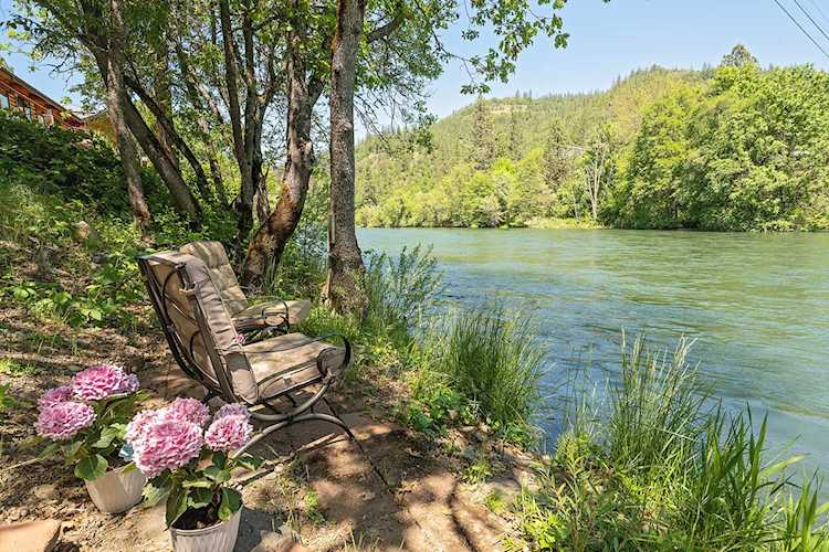 22630 Highway 62 Shady Cove, OR 97539
