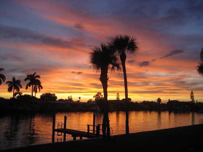 521 Plaza Seville Ct #43 Treasure Island, FL 33706
