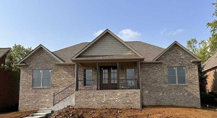 1455 Clubhouse Ln Mt Sterling, KY 40353