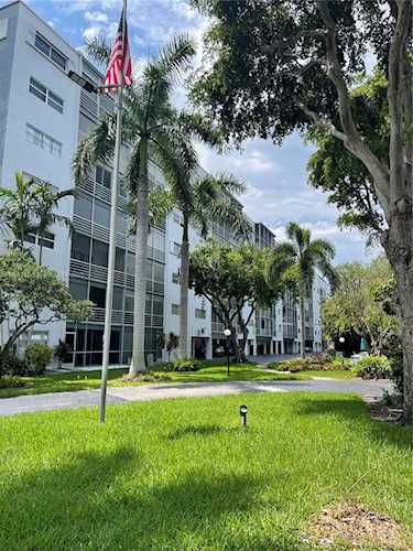 1000 NE 14th Avenue #607 Hallandale Beach, FL 33009