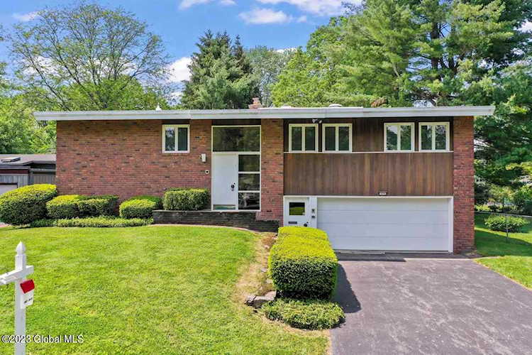 494 W Lawrence St Albany, NY 12208