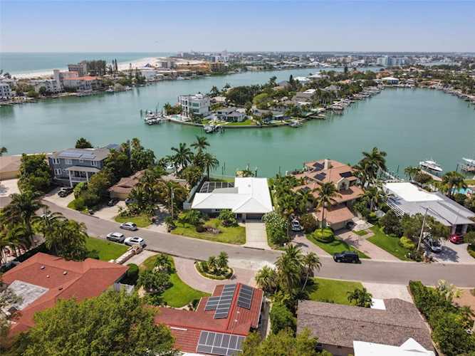 10066 S Yacht Club Dr Treasure Island, FL 33706