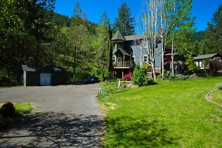 877 Left Fork Humbug Creek Rd Jacksonville, OR 97530