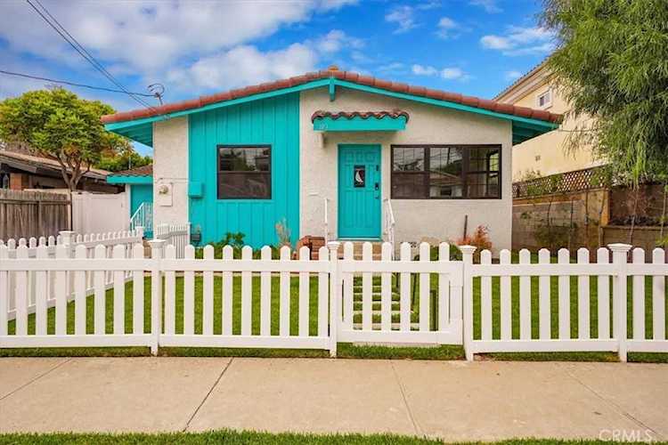 207 S Aviation Blvd Manhattan Beach, CA 90266