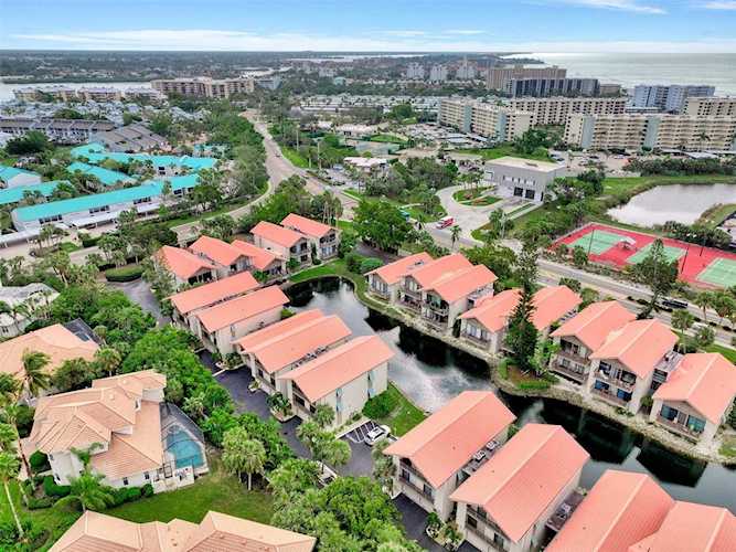 1121 Lake House CIRCLE #C-111 Sarasota, FL 34242
