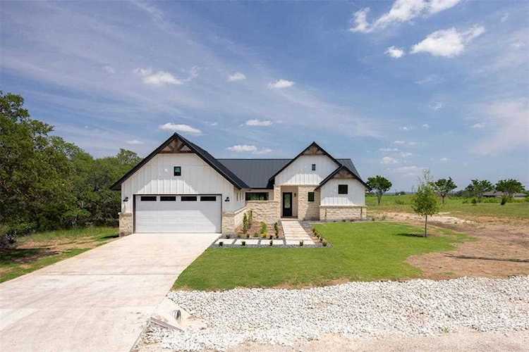 120 Roy Nichols DR Blanco, TX 78606
