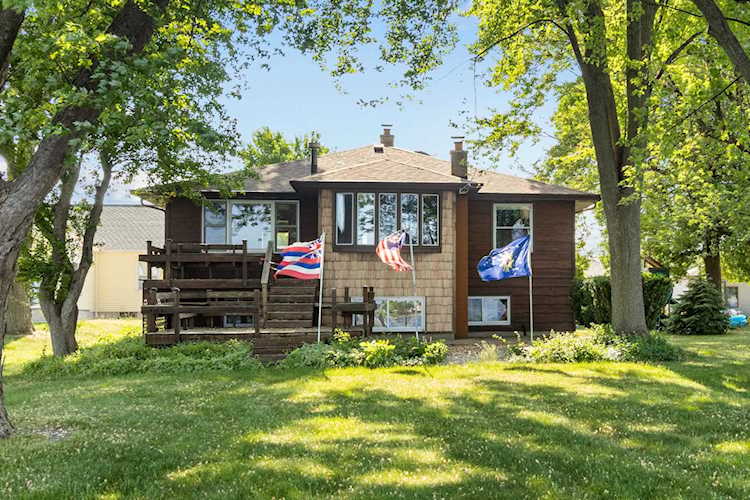 1671 Butte Des Morts Beach Rd Neenah, Village of Fox Crossing, WI 54956-1410