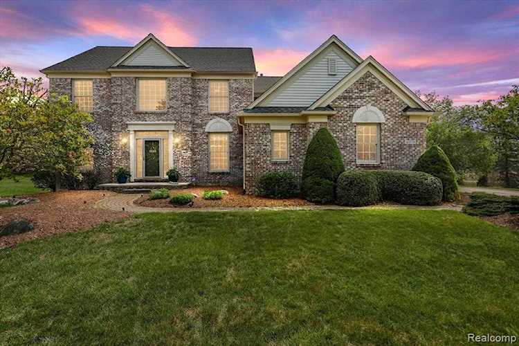 4079 Wincrest Rochester, MI 48306