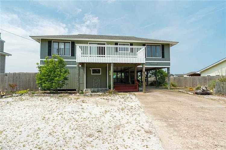 2913 Sandpiper Rd Virginia Beach, VA 23456