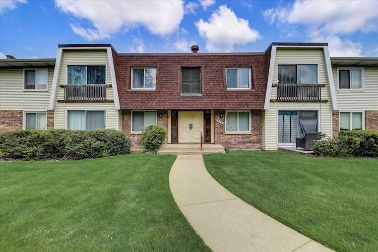 3018 Roberts Dr #9-2 Woodridge, IL 60517