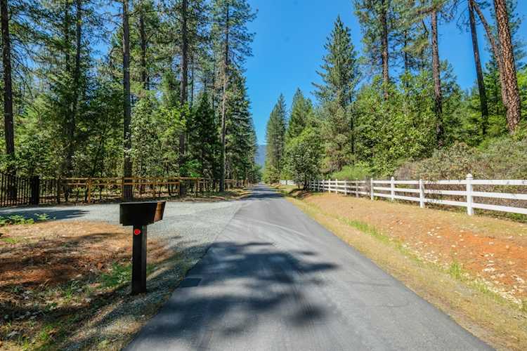 162 Carlos Ave Rogue River, OR 97537