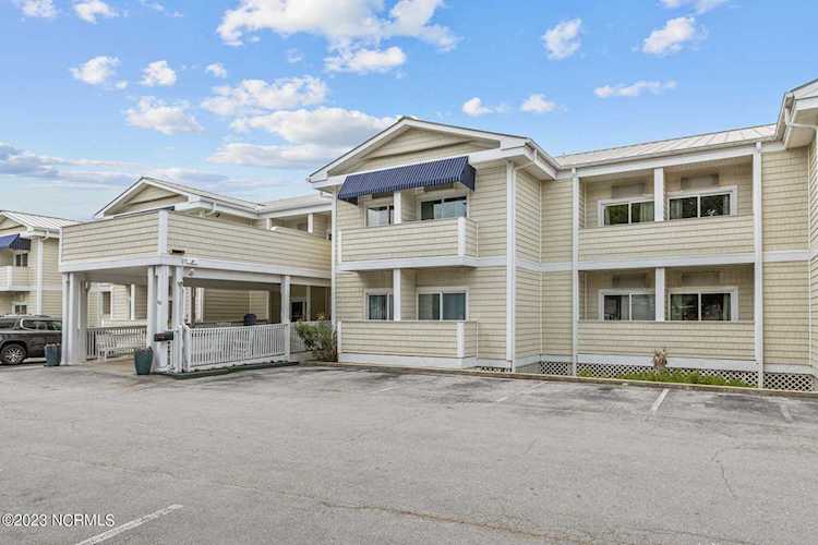 602 W Fort Macon Road Atlantic Beach, NC 28512