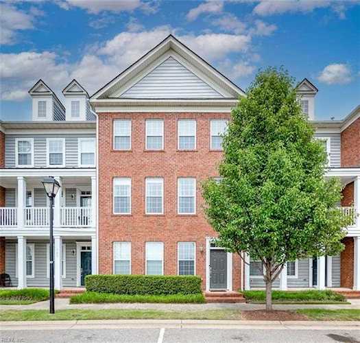 705 Waterside Dr #PH2 Hampton, VA 23666