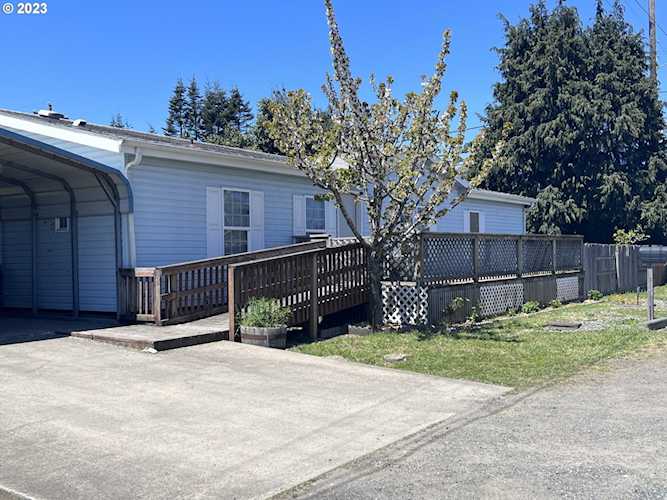 2018 Myrtle ST North Bend, OR 97459