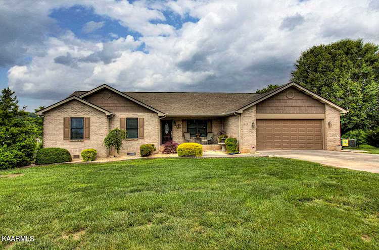 1917 Lakebrook Circle Dandridge, TN 37725