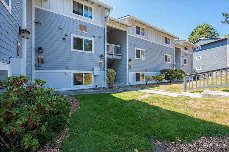 14206 NE 181st Place #L103 Woodinville, WA 98072